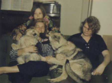Eric, mom-Juanita, sister Susan and pets