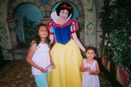 Snow White, Ariana & Eliza