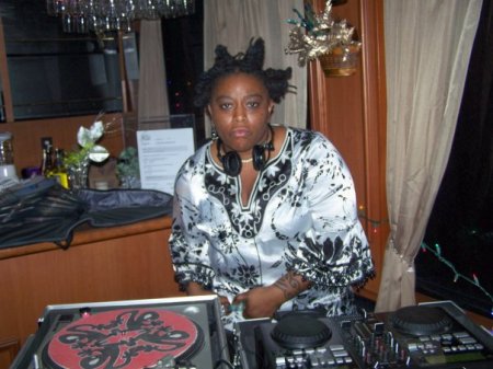 Yolanda Davis' album, New Year Eve Party on the Yacht in Leauge City