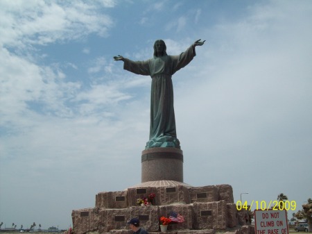 statue praying for the fishermen