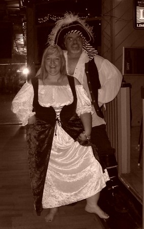 Saucy Wench Laurie & Cap'n Dave