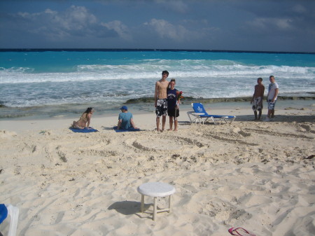 Hunter & girlfriend, Hannah, in Cancun