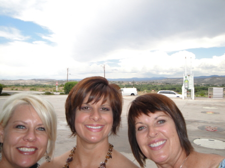 Melinda, Mandy, and me (July 2009)