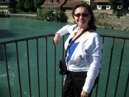 Elisa at the river Aare