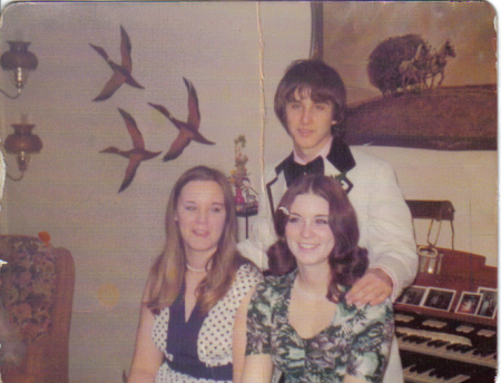 Diane, Linda & Bill at Aunt Glennas