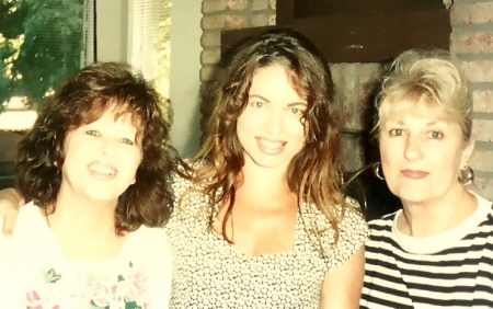 Aunt Susie, Cousin Kelly & Mom