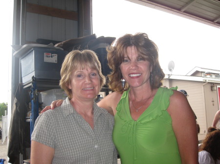 Darcia Hollenbeak ('77) and Joanne Bradley