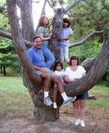 Family in the tree1_cropped bmp