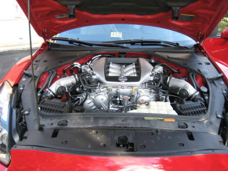GT-R engine compartment