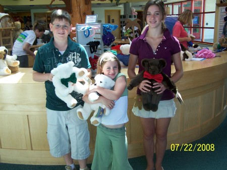 Alyssa, Connor & Gwenn (Teddy Bear Factory/VT)