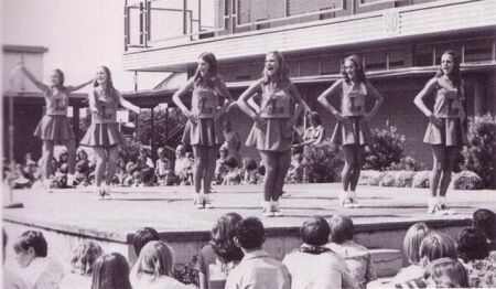 Robert E Lee Cheerleaders 1974-75