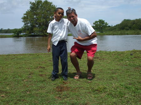 costa rica reforestation with school kids