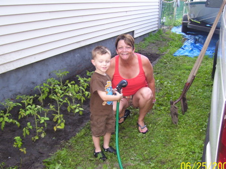 Mimi and Shanes Tomato Garden