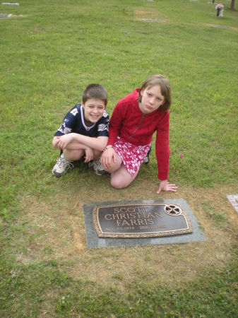 Jason & Rianne at Scott's grave