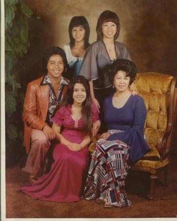 fAMILY PICTURE 1974