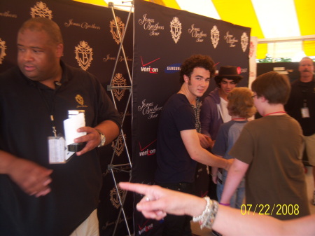 KEVIN JONAS (JOE) BIG ROB & SAM & ANDREW