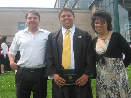 The oldest graduates from high school 2009
