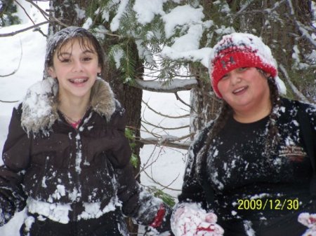 Maddy and Megan in snow