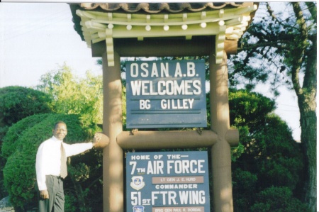 Al visits Air Force Base in Japan