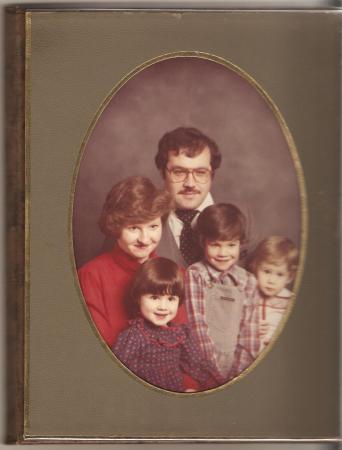 Irving Simon, Wife, Helen and 3 children 1988