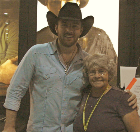 Photo with Chris Young at his fan booth