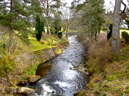 A river runs through it.