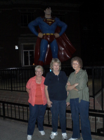 Mary Ann, Anita & Helen with superman