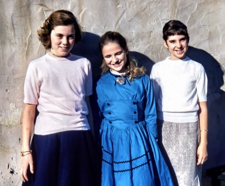 Susan Kramer in center; 6th grade