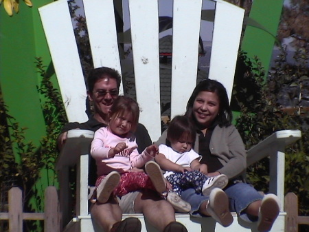 Sittin' in the big chair at the Cheyenne Mountain Zoo