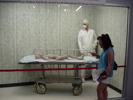 ALIEN AUTOPSY! Roswell...New Mexico
