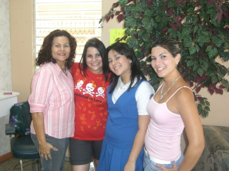 mi mama y mis hermanas