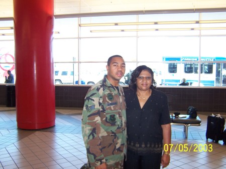 Me n Momz LIT Airport