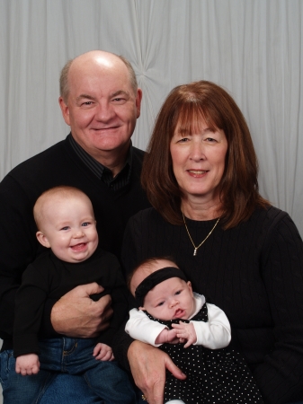 Grandpa & Gradma With Grandkids November 2007