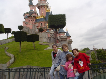 Haley and The Kids-Euro Disney, Paris