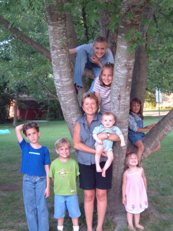 Donna with her 7 grandchildren