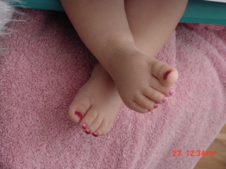 Skylers painted toes