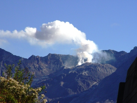 St. Helens erupting