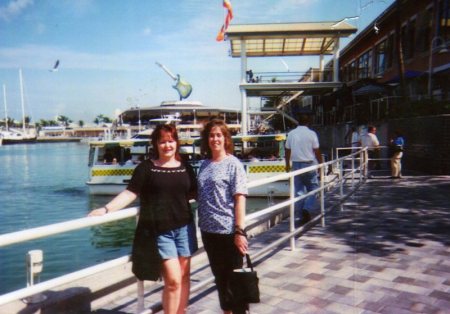 Sharon(left) and sister Jina in Miami
