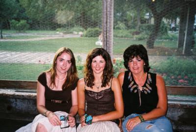 Kristin, Alex & I Gruene Hall 6/05