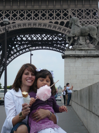 Daniella with Mommy (Paris, France 2007)