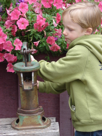 Edward at Woodland Park Zoo in Aug 06