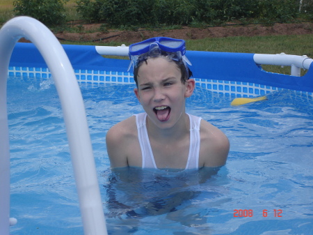 aaron in the pool 027