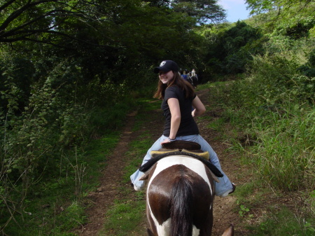 Kelly in Hawaii taking time to see the sights on horseback - She performed in the Pro Bowl Half Time Show as a dancer Feb. 2006