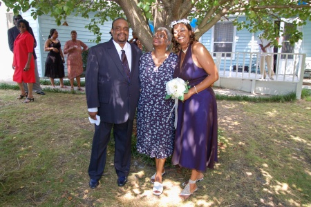 HUBBIE, MOMMIE & ME