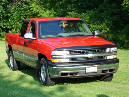 A Southern Girl and her Truck...What a beautiful thang...