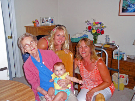 4 generations of Strikwerda women