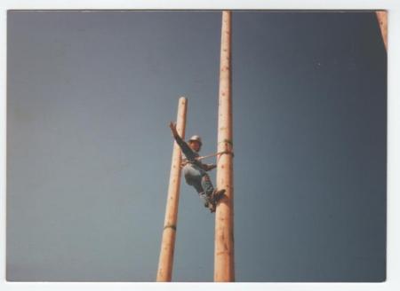 Up the pole at 45 feet !