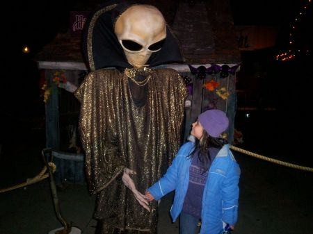 Kassie meeting an Alien