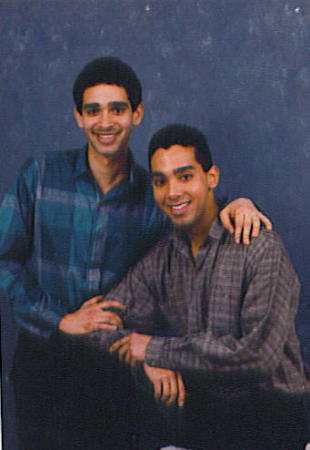 Mi hermano y yo con pelo , tenia 22 anos