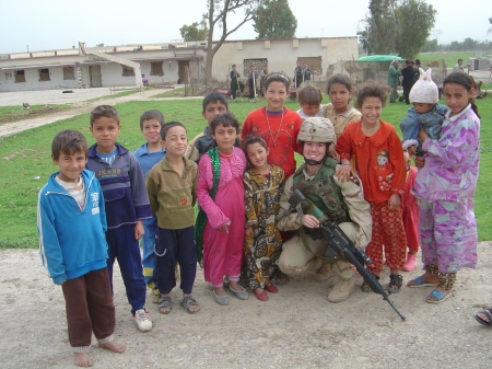 rachel & kids in iraq